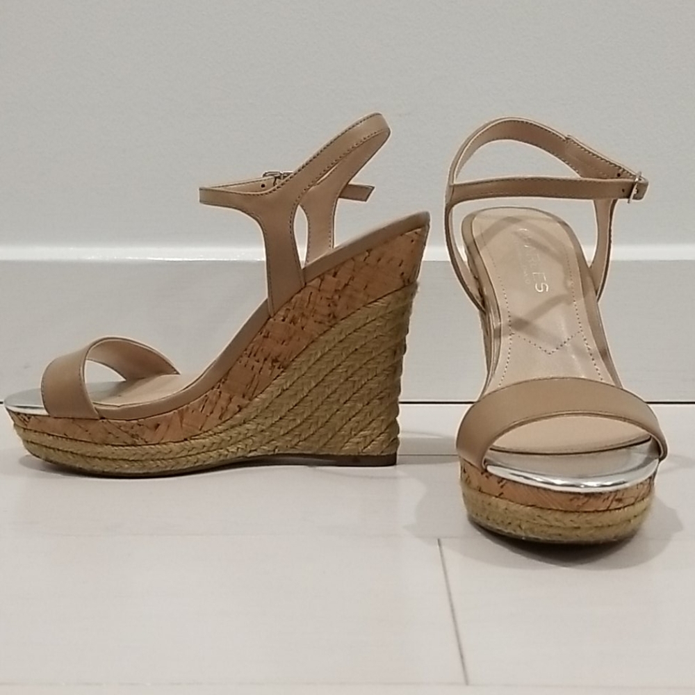 Charles by Charles David Wedges Size 5 in tan